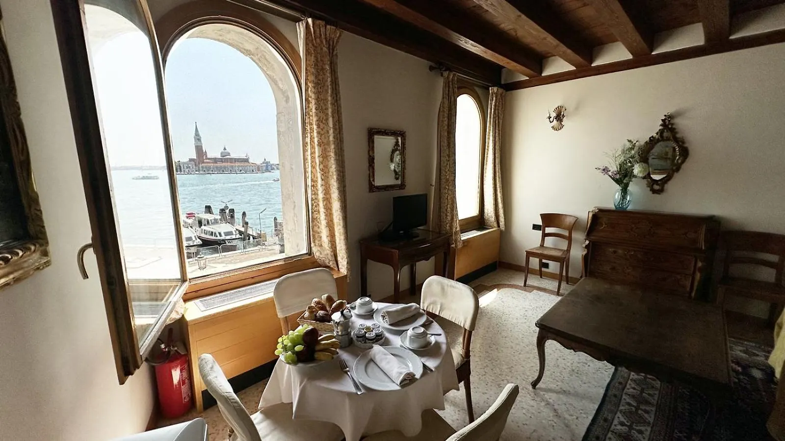 San Simeon Apartments Venice