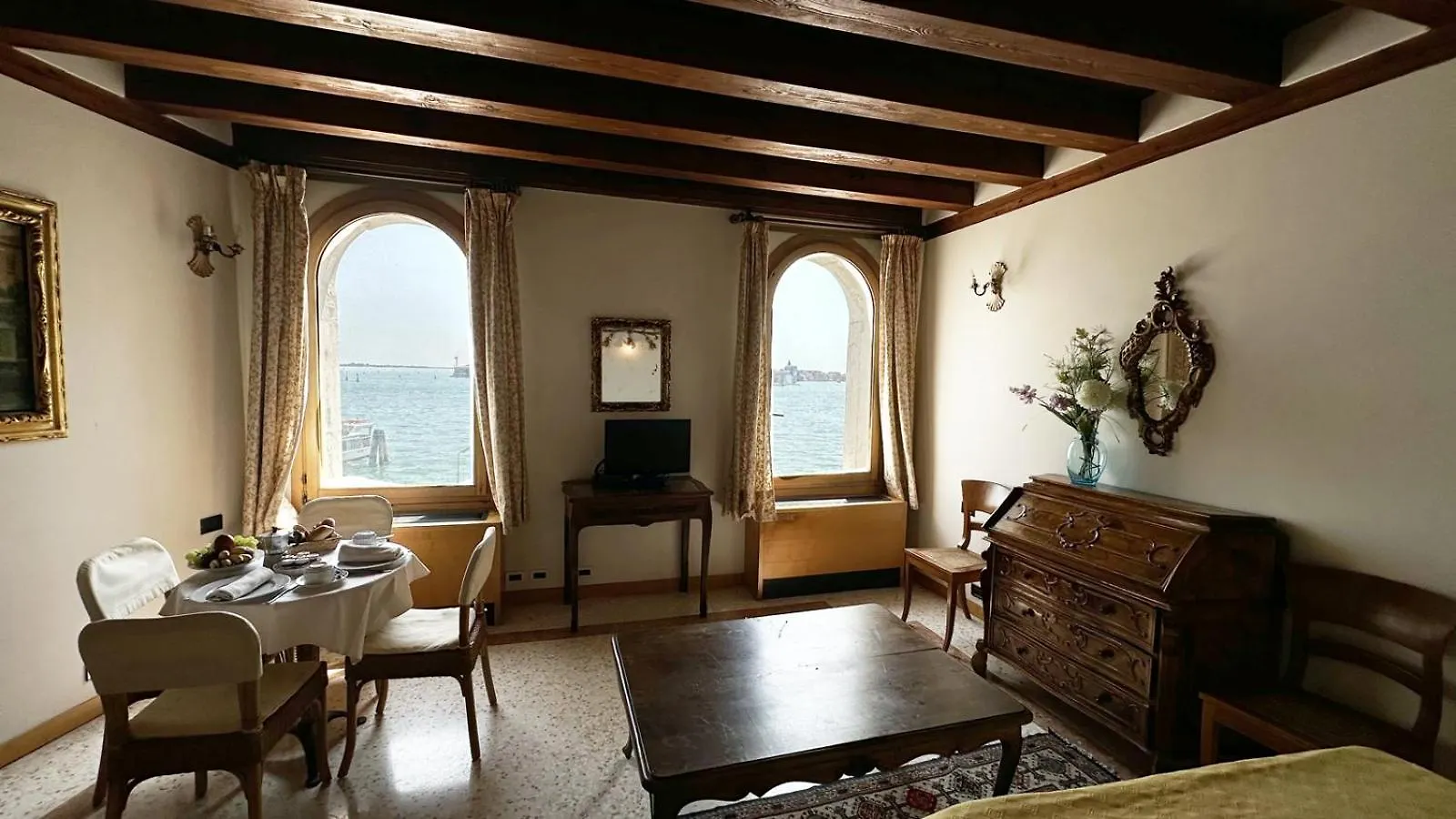 San Simeon Apartments Venice